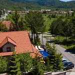 Donna Villa